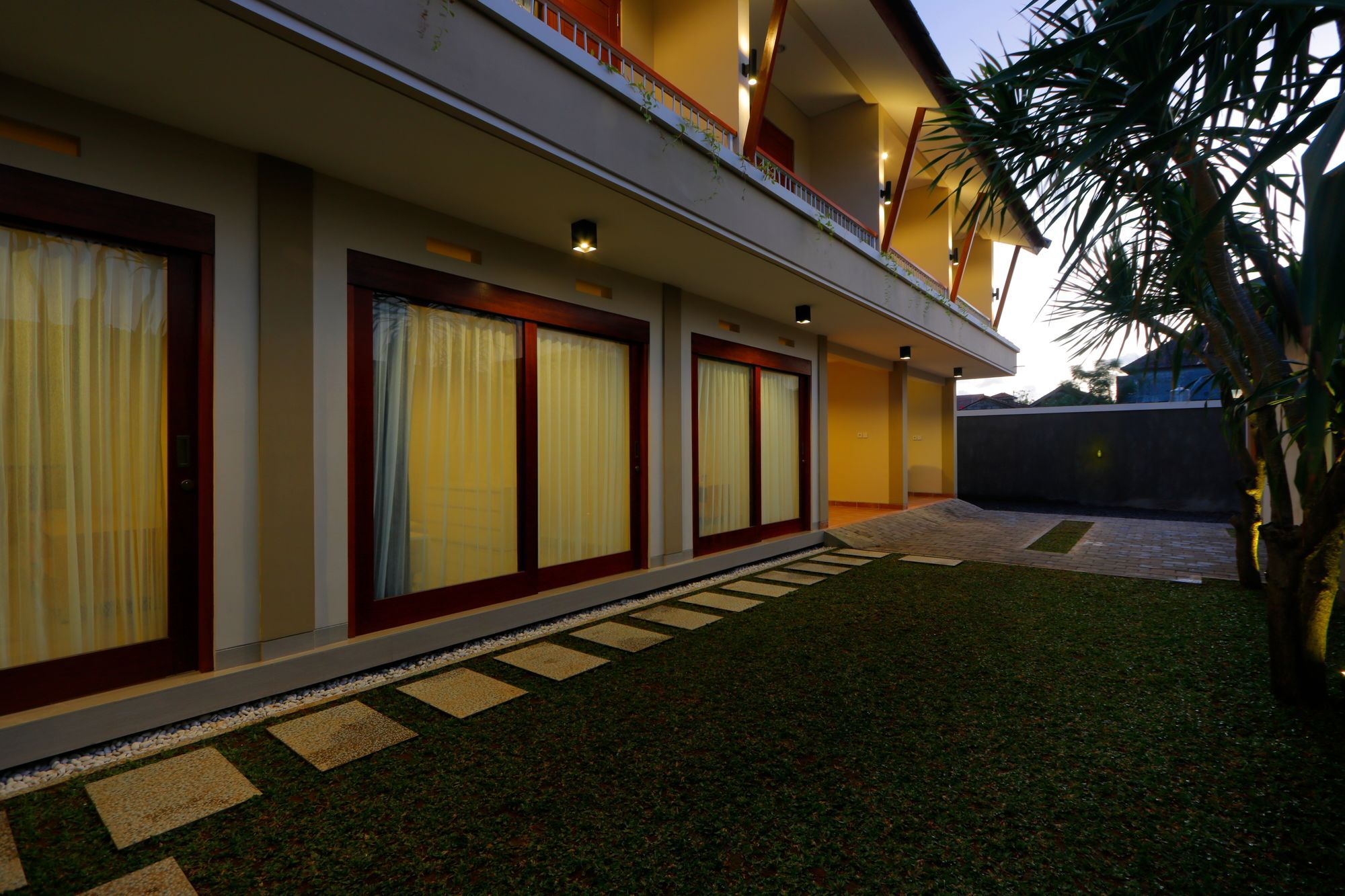 Iconic Bali Living Bed and Breakfast Denpasa Buitenkant foto